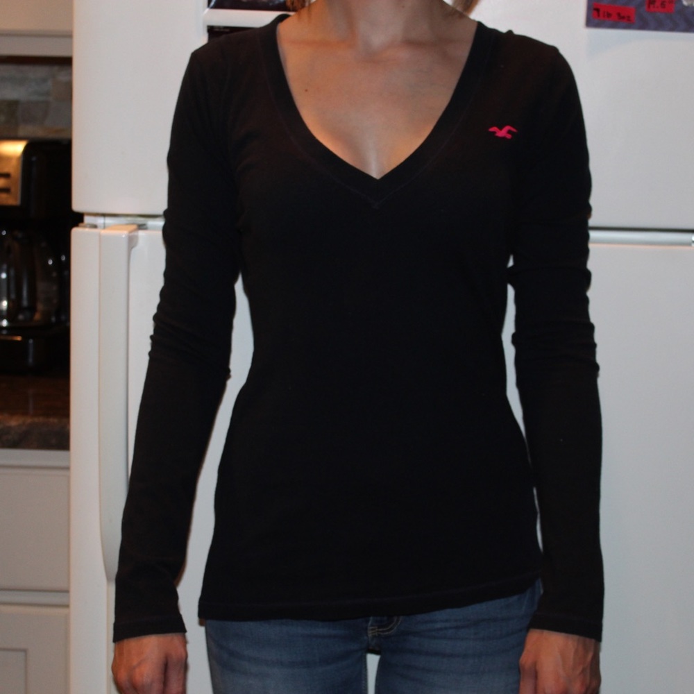 hollister long sleeve basic tee.